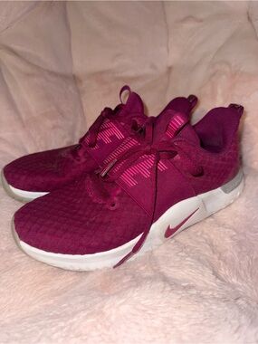 Nike Renew In-Season TR 9 Women's Training Shoes, featuring a berry pink Size 7